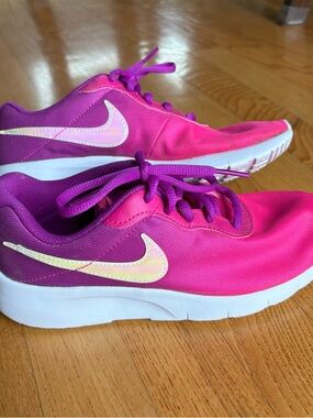 NIKE SNEAKERS SHOES TANJUN (GS) HYPER VIOLET PINK PURPLE YOUTH GIRLS size 3.5Y